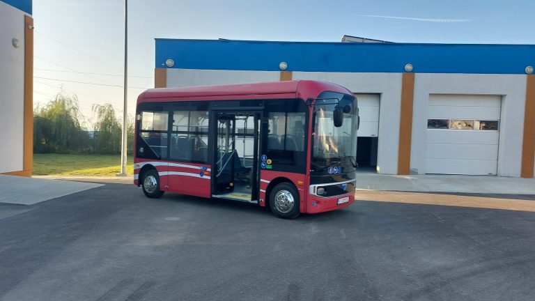 5 milioane de euro pentru Flămânzi: 6 km de asfalt și un nou microbuz electric, finanțate din fonduri europene