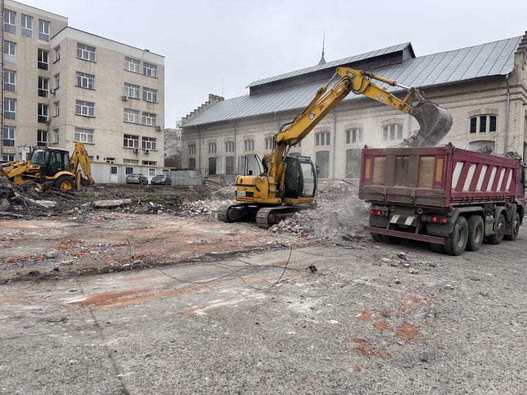 Martiniuc de la Săveni vrea să construiască un bloc de 5 etaje în spatele fostei Uzine Electrice