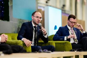 Deși nu avem niciun microbuz electric pe străzi, primarul Andrei a fost premiat la București pentru transport verde