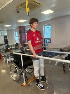 Împreună pentru Matei – un adolescent curajos care vrea să se ridice din nou în picioare