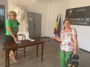 Mirel Manea oferă personal invitațiile botoșănenilor la concert extraordinar Loredana Groza și Filarmonica Botoșani la FIC 2025