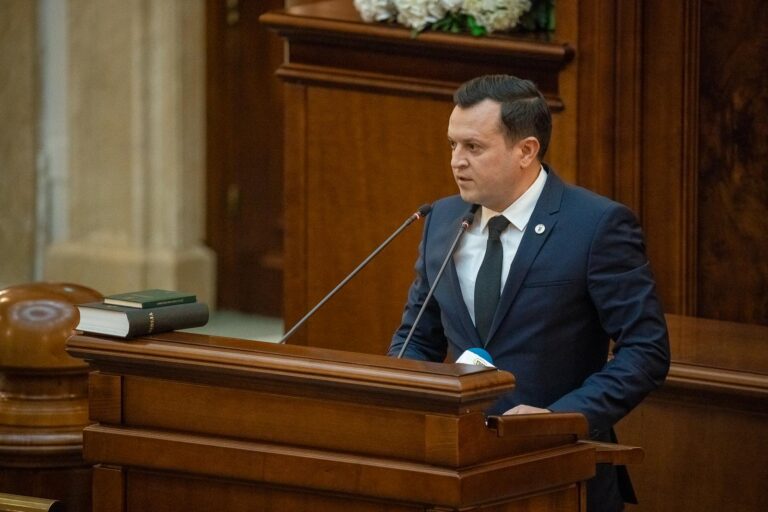 Cătălin Silegeanu cere MDLPA deblocarea plăților pentru șantierele școlare din Botoșani