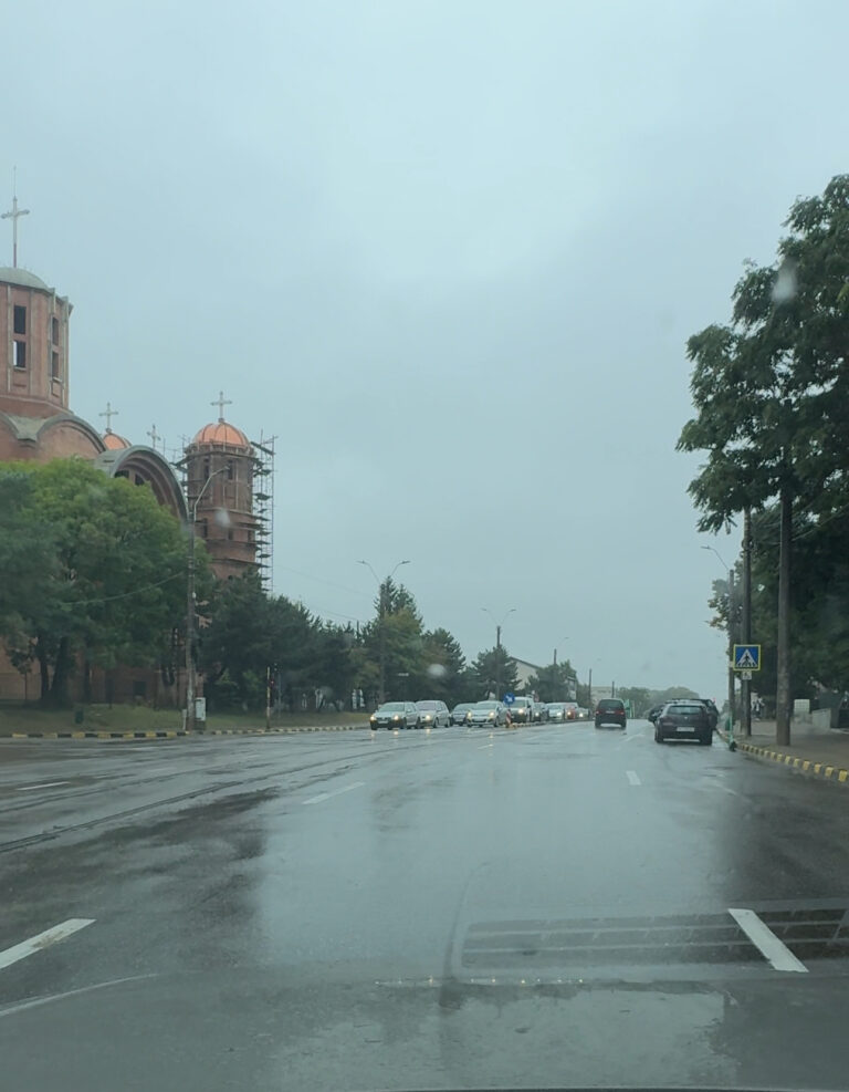 VIDEO Începe scoaterea liniilor de tramvai de intersecția Sucevei cu Calea Națională spre zona industrială