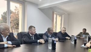 DJ 282 va avea piste de biciclete, trotuare, parcări și stații de încărcare pentru mașini electrice
