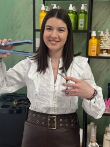 Antreprenoriat la 19 ani: studenta care a deschis Salon „Georgiana & The Hair Glow”