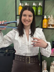 Antreprenoriat la 19 ani: studenta care a deschis Salon „Georgiana & The Hair Glow” 4 Antreprenoriat la 19 ani: studenta care a deschis Salon „Georgiana & The Hair Glow”