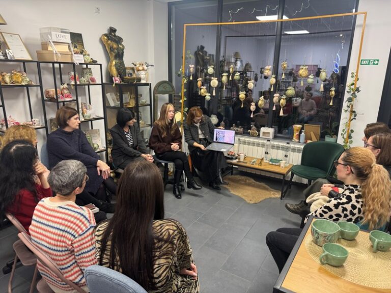 Cercul de lectură de la Memorialul Ipotești a adus „Sticlăreasa” la Atelierul Agnes Design. Dana Carcea a fost moderator