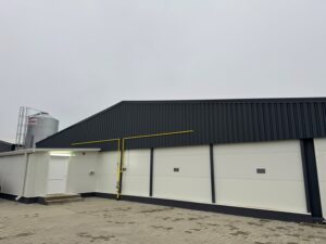 Investiție de 3 milioane euro la Bucecea: Vetex Farm inaugurează hale moderne și își extinde capacitatea la un milion de pui anual 12 Investiție de 3 milioane euro la Bucecea: Vetex Farm inaugurează hale moderne și își extinde capacitatea la un milion de pui anual