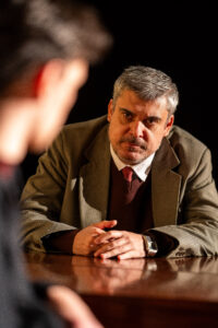 Un adolescent împotriva sistemului: „Tipografic majuscul”, premieră la Teatrul ”Mihai Eminescu” Botoșani