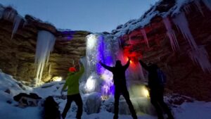FOTO O cascadă a înghețat la Botoșani într-un peisaj spectaculos