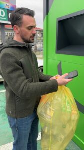 Adio, cozi la aparatele SGR! Ștefan Parascanu lansează IZI în Botoșani: „Depuneți sacul, iar banii vă intră automat pe card”