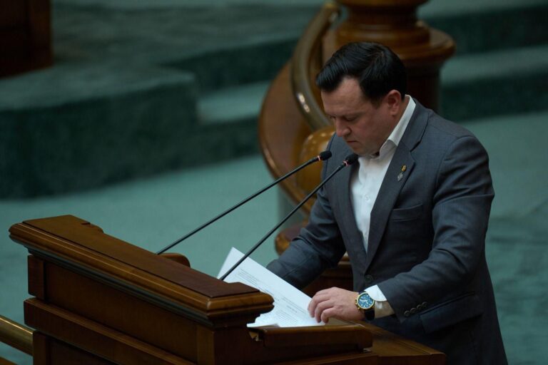 COMUNICAT DE PRESĂ România plătește dobânzi-record, acuză senatorul Cătălin Silegeanu. „Am ajuns cerșetorii Europei”