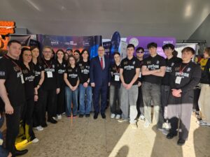 Succes economic și educațional: Echipa de robotică a Colegiului „Mihai Eminescu” pleacă în Indiana, SUA, cu sprijinul Doly-Com Distribuție