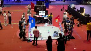 Succes economic și educațional: Echipa de robotică a Colegiului „Mihai Eminescu” pleacă în Indiana, SUA, cu sprijinul Doly-Com Distribuție