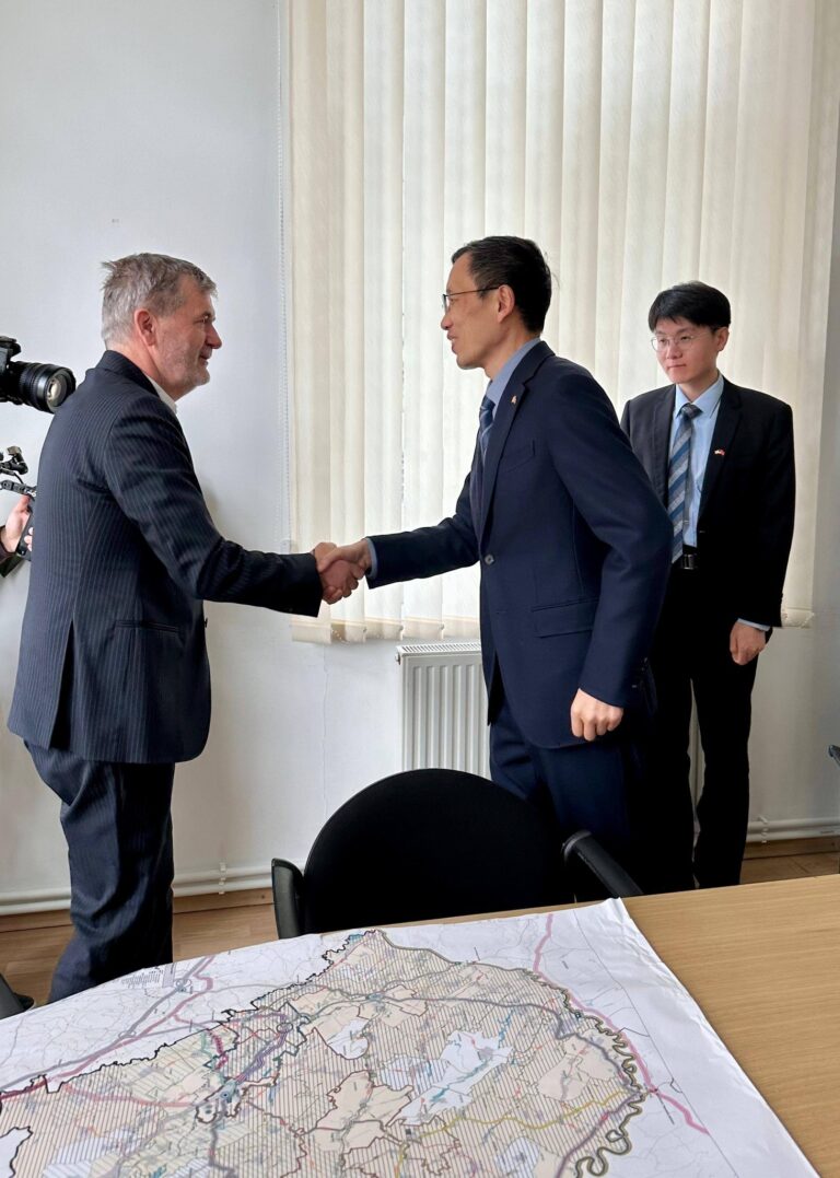 Iftime s-a întâlnit cu ambasadorul Chinei în România. I-a prezentat, la Camera de Comerț, oportunitățile de investiții în Botoșani