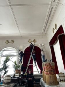 Sophia Botoșani a „îmbrăcat” un complex de lux din Austria. Andreea Șoptică: „Suntem de poveste!”