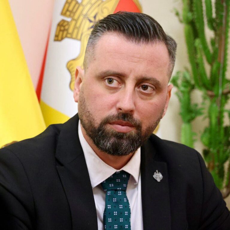 Alexandrin Moiseev, deputatul independent din grupul PSD: „Nu votez cu AUR. Bolojan e cel mai bun premier” Alexandrin Moiseev, deputatul independent din grupul PSD: „Nu votez cu AUR. Bolojan e cel mai bun premier”