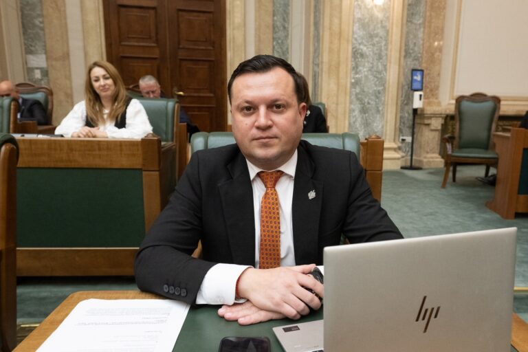 Cătălin Silegeanu anunță amendamente la noua lege a salarizării, care „dă arama pe față Guvernului Bolojan” Cătălin Silegeanu anunță amendamente la noua lege a salarizării, care „dă arama pe față Guvernului Bolojan”