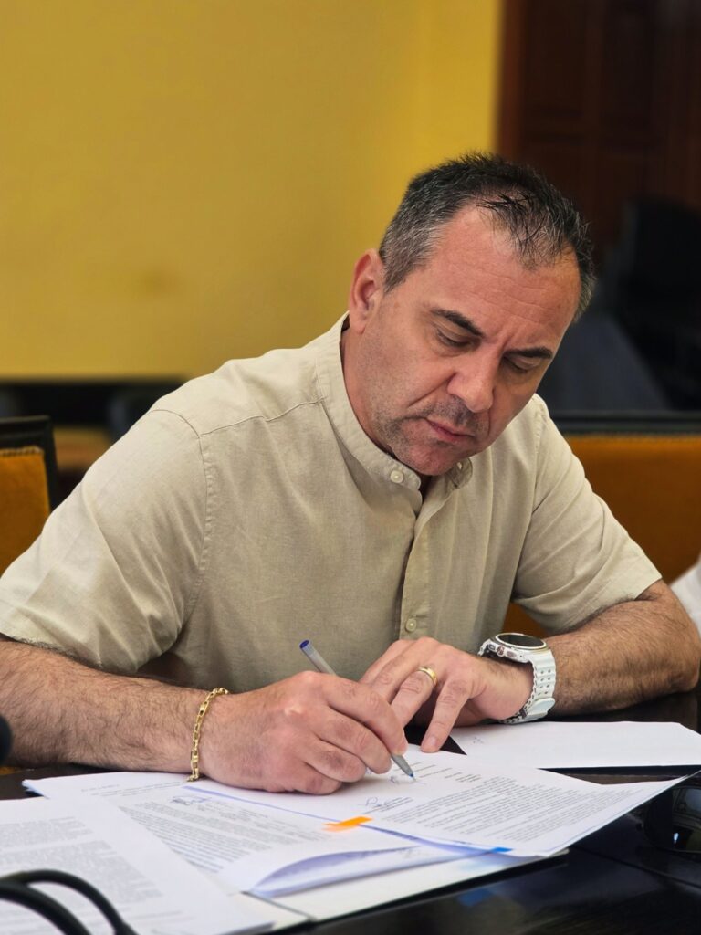 Demolarea garajelor din Botoșani, subiect care divizează Consiliul Local și comunicatea. Consilier PNL: ”Nu putem rămâne blocați în trecut”