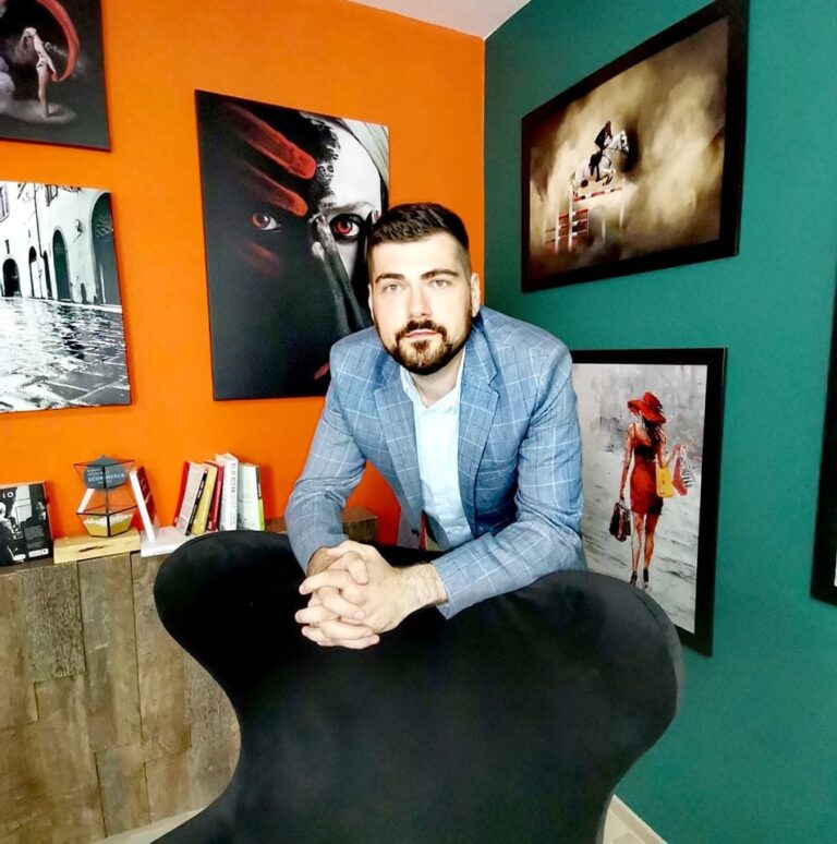 Tânărul botoșănean care a construit o platformă de e-commerce cu 400 de clienți și integrări în 100 de țări