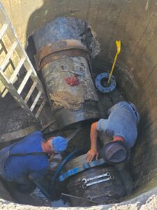 Conducerea Nova Apaserv coordonează lucările de remediere a avariei care a lăsat fără apă 23 de localități