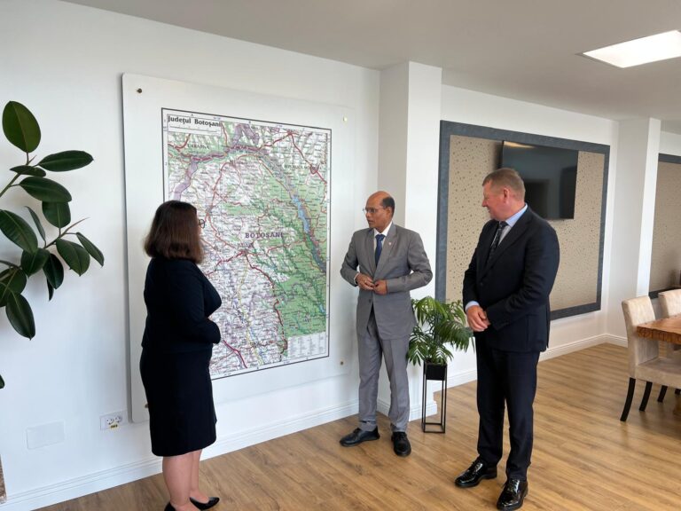 Ambasadorul Republicii India în România, în vizită la Botoșani. Curelariu și Bursuc l-au primit în Palatul Administrativ