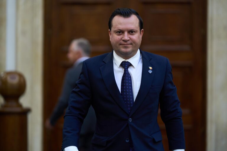Insistența senatorului Cătălin Silegeanu dă roade. Rutiera din Botoșani primește bani pentru reparații Insistența senatorului Cătălin Silegeanu dă roade. Rutiera din Botoșani primește bani pentru reparații