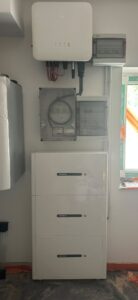 Cum să scapi de grija facturilor la energie: Onisim Energy montează panouri și baterii în toată țara