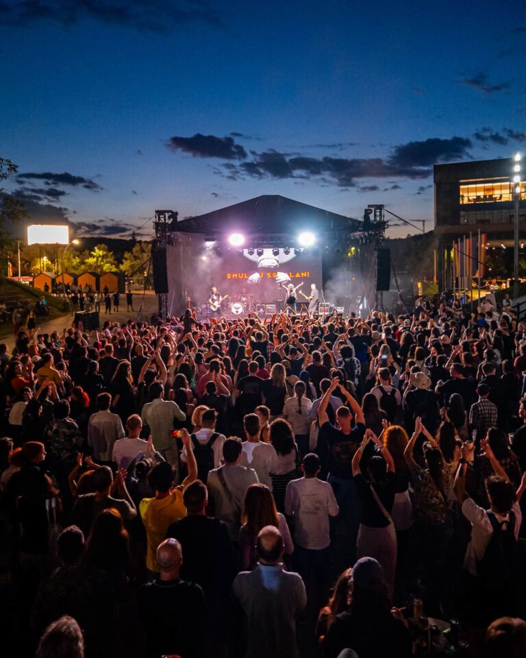 Încep concertele la Street FOOD Festival Botoșani! Trei seri de muzică live, bunătăți din jurul lumii și show de drone în premieră Încep concertele la Street FOOD Festival Botoșani! Trei seri de muzică live, bunătăți din jurul lumii și show de drone în premieră